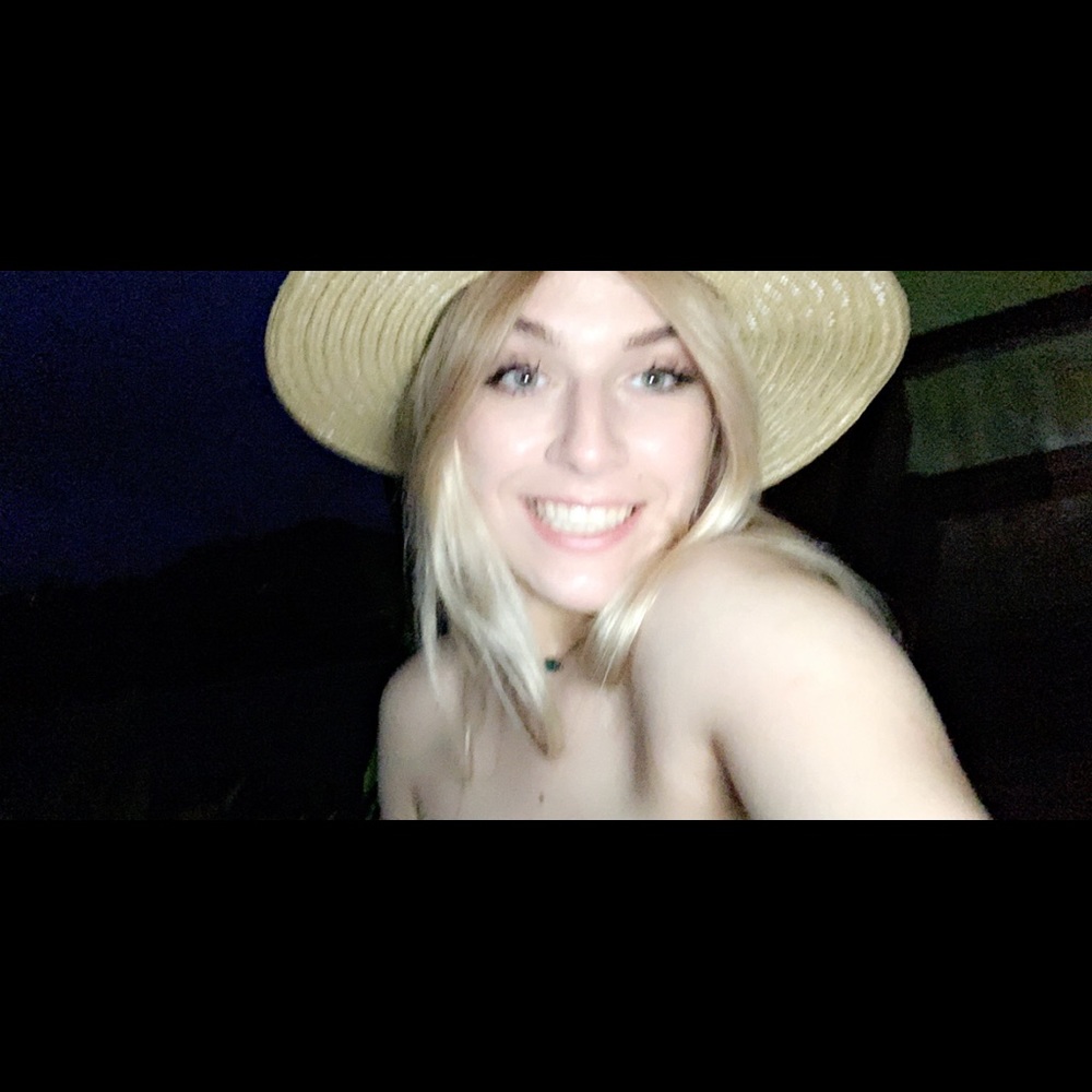 Meet your Posher, Cait